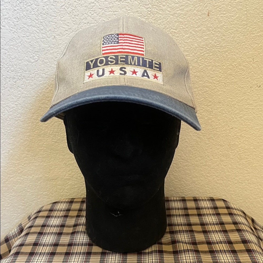 Vintage YOSEMITE USA baseball cap.